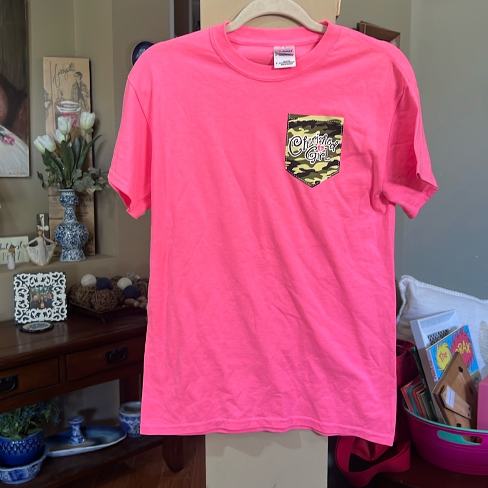 CHERISHED GIRL PINK CAMO T SHIRT